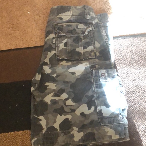 Shorts - Picture 3 of 4